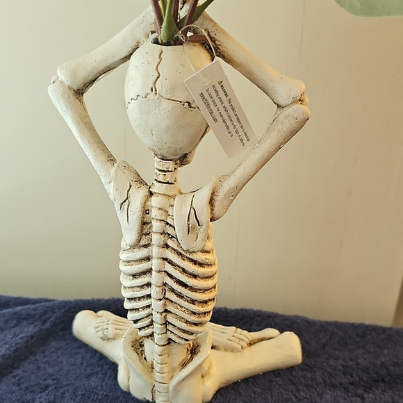 New Bundle of 2 12" Ceramic Yoga Skeletons with Greenery Halloween Decor - Picture 8 of 16
